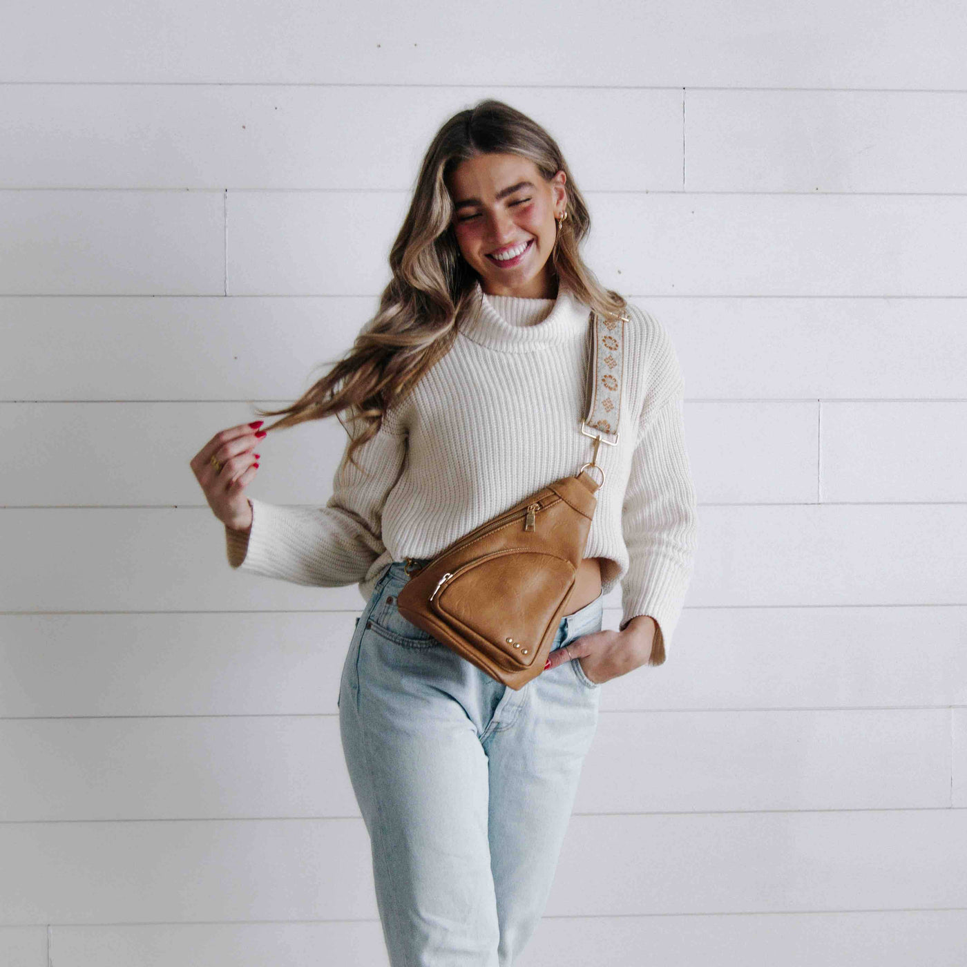 Austin Sling Bag: Cream